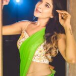 Sakshi Agarwal Instagram - The Beauty Of Light is That It owes its Existence to the Dark, Always❤️🔥 . Thanks for the Love for these Pictures🔥 Last one from this Series🥰 . Photography : @sarancapture Wardrobe: @suhanyalingamofficial Makeup: @makeupbywanshazia . #saree #ethnic #indian #loveforsaree #sakshiagarwal #bold #elegant #stayhome #staysafe