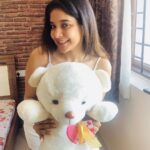 Sakshi Agarwal Instagram - When I end up playing “hide and seek “ with “Funshine”😝💖🥰 . #quarantine made me do it❤️ #stayhome #stayhealthy #games #quarantinelife #keepgoing #smiling #magic #happy #stufftoys #funshine #instapic #instadaily #instagood #beingpositive