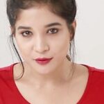 Sakshi Agarwal Instagram - Many people ask me the secret behind my beautiful look ! It's just simple, you have to choose the right product which fits your needs. simsim, an online shopping app, helps you make an informed decision by actually viewing the product video before buying it. I have purchased my beauty care products from this App & I really loved it. So do you want to explore simsim? Then just Download the App from the playstore or you can visit www.simsim.in to Order Online #simsim @simsim.shopping"