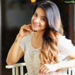 Sakshi Agarwal Instagram - Hi everyone ! It is indeed an honour to be a part of Bigg Boss 3 ! Thank you all for your continuous love and support that you have been showing me ! Can’t wait to travel with you all on this journey through Bigg Boss. I am very excited and humbled for this opportunity Vijay TV 🙂 #bigboss3 #bigbosstamil #bigbosstamil3 #vijaytv #vijaytelevision #bigbossofficial #kamalhaasan #bigboss2019