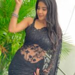 Sakshi Agarwal Instagram - Flaunting my Indian ness in black on set❤️. . #onset #inbetweenshots #blacksequinsaree #blacksaree #blackisbeautiful #blackisbeautiful #blackisbae . @fab_by_faiza @prayaga_makeup_artist Chennai, India