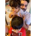 Sameera Reddy Instagram – Daddy duty🤣 Sunday morning drive😎 mr. @vardenchi #naughtynyra #happyhans keeping papa busy❤️ #sundayfunday #family #momlife #messymama #keepingitreal 🌈