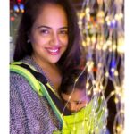 Sameera Reddy Instagram - Went Christmas shopping this evening and the lights were soooooo pretty! My fav time of the year 🥰 #December #birthdaymonth #christmas #lights #bandra #nyra Bandra West