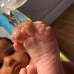 Sameera Reddy Instagram - I watch her enjoying the water on her little fingers as she holds her toes for the very first time. The awe on her little face is breathtaking. Such small joys we forget and these little beings remind us that life is so fragile and we forget how amazing it really is ❤️ #motherhood #life #blessed #gratitude #moments #nyra 🙏🏼
