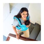 Sameera Reddy Instagram - Tacking Nyra’s Colic has been super stressful these past couple of months. And I can’t tell you how baby-wearing has been a life saver! I get a lot of moms asking me what is the biggest advantage of investing in an ergonomic baby carrier! It definitely helps with colic! There are days I walk around my house at 2 am in my Soul Aseema just to get Nyra to feel better and fall asleep. Plus I’m super active and I have her close to me always 🥰 #babywearing #colic @soulslings_india #soulaseema #baby #momlife #momsformoms #momonthego #activemom #feelgood #letsgo