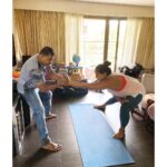 Sameera Reddy Instagram - Damn it even stretching hurts 🤯😳🙃🤣 I’ve got 15 kilos to lose people ! @ivan_ultimatefitness let’s do this 🥊 #nopainnogain #momlife #motherhoodunplugged #postpartumbody #thestruggleisreal #postpartum #weightgain #motherhood #motherhoodunplugged #imperfectlyperfect #fitness #goals #momsformoms #womenforwomen #letsgetreal #letsgetfit #noexcuses