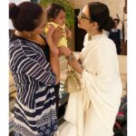 Sameera Reddy Instagram - The glee on my face to have my kids meet Rekhaji 😊She is such a legend 🙏🏼 Nyra was super cranky and she was so sweet with her 😍 gosh ! Such presence and what a fabulous look! Love love love this woman ! 🥰#superstar #legend #idol #moment #wow 🤩