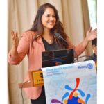 Sameera Reddy Instagram - What’s your “Happiness Quotient”?Such a fabulous crowd at the Rotary Club! Thank you for inviting me to speak about #imperfectlyperfect 🌟 I feel like I’m inspired everyday knowing that we’re moving towards a more mindful and real space ! #mentalhealthawareness #timeforchange #saturdaymotivation #momlife #keeponmoving