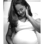 Sameera Reddy Instagram – Hello Bumpie 🤩 we almost there ❤️ .
.
.
#positivevibes #imperfectlyperfect #positivebodyimage #socialforgood #loveyourself #keepingitreal 
#acceptance #body #woman #instapic #maternityshoot #maternityphotography #bump #bumpstyle #pregnantbump #positivevibes #pregnancy #pregnant #picoftheday #pregnancyphotography #preggo #momtobe #momtobeagain #picoftheday #blackandwhite