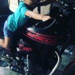 Sameera Reddy Instagram – Toddler Trippin! 🎸🎶 @vardenchi #vardenchi #motorcycle #motorcycles #bullet #royalenfield #toddler #riding #headbanging #cruising #chilling #sunday #sundayfunday 🌟