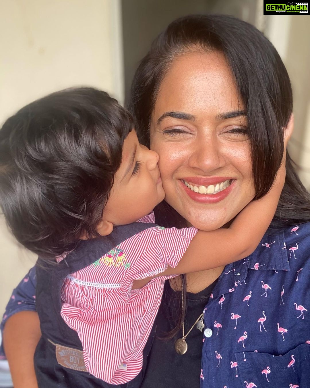 Sameera Reddy Instagram - Hugs like these get me 🚀 #mommy #energy #pure ...