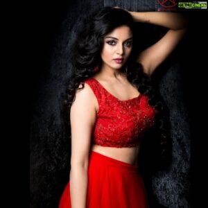 Sanam Shetty Instagram - A S K - Always Seek Knowledge!

Click by @rahuldev1177
Designer - @naziasyed 
Hair and makeup - @promakeup_bridal_studio

#red #sanam #sanamshetty #sanamshettyofficial #bigboss #bigbosstamil #naziasyed #promakeup
#tamil #tamilheorine #heroine #kollywood #actress #tamilfilms #tamilactress #chennai #madrasfashion #fashioan #ads #bridal #bridalfashion #rahuldev1177 #fashionphotography #photo