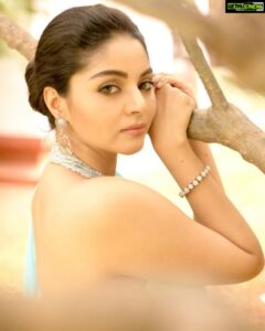 Sanam Shetty Instagram - Epdi irukenga ellarum? ❤️

I'm back✨

Photography @rahuldev1177 
Wardrobe @fashionloungechennai
Stylist @monasehulshah 
Mua
@fashion_love_pout @agenerous_glam_
@makeovers_by_ranjitha @promakeup_bridal_studio 
Shoot location @greenmeadowsecr 

#weekendvibes✨ #monsoonfeels☔ #shootdiaries🎥 #fashionphotography #rahuldev1177 #monasehulshah #promakeup #sanam #sanamshettyofficial #reelsindia #indianmodels #southindianactress #kollywood #tamilactress #tamilcinema #beachfeels🌴🐚☀️ #greenmeadows #madrasfashion