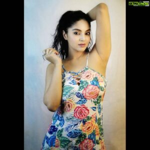 Sanam Shetty Instagram - Don't stop until you are proud❤️

Comment ur best caption peeps!

Shot by @drx.photography
#trendythursdays #goodeveningfam
#sanam #sanamshetty #actress #fashionshoot #madrasfashion #indianactress #misssouthindia #bigboss #kollywood #tamilcinema #tamilheroine