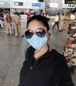 Sanam Shetty Instagram - Airport staff and onboard crew are doing a great job following stright safety guidelines 👏👏

Covid test is now not mandatory before flight travel but still let's all be responsible with accurate health declarations and wear masks/ gloves during the entire travel duration.

#safetravels✈️ #safetyfirst #covid2021😷