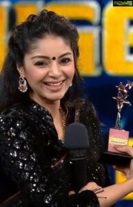 Sanam Shetty Instagram - Vandharai Vaazhavaikum Chennai ! 🙏

En Iniya Tamil Makkale, I'm so honoured to receive ur love and the special place u have given me in ur hearts❤️

I dedicate this award to all the Bravehearts who take each day as a challenge and face it head on❤️👏👏

Let's continue to fight for the right things in our life and for our society.

Thanks so much @ikamalhaasan sir for your appreciations 🙏

Special thanks to Army Fan pages,Youtubers,Meme Creators,NRI's across the world to show love 
to this unknown girl ❤️

#BigBoss4Tamil #sanam @vijaytelevision @endemolshineind