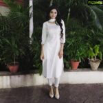 Sanam Shetty Instagram - You have nothing to prove to anyone!❤️ You only have to find your peace and keep it. . PC @anithaalex007 mam ✨ #whiteforpeace😇 #goodmorning #throwbackthursday #nomasklife #differentworld #differenttime