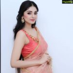 Sanam Shetty Instagram - At the Title Launch of my latest film ETHIRVINAYATRE 🎊🎀 With actor - director Dr. Alex @dr.alexander_mathew, Ilamai sir, Producer Anita mam @anithaalex007, PRO Kumaresan sir 🙂👏 (Swipe for more pix) Styling by Saadhana @adhiktha_by_sn MUH by Uma @makeupartist_yakshi Clicks by Gany Krish @vivid_impressions__ Hearty Congratulations and Best Wishes to the whole team 🤗🤗 #Ethirvinayatre #titlelaunch #pressevent #bestwishes