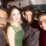 Sanam Shetty Instagram - My squad ! 🤗🤘 Thank u so very much mate Arun @arunsuresh007 (Excello group) for taking care of everything yesterday. Much appreciated 🤗🙏 Thanks for the amazing pix guys @vivid_impressions__ Ganesh and @devanandsha 🤗 Had a fun event! #squadgoals #bigbossfinale #friendsandfun