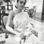 Sanam Shetty Instagram - Believe where others doubt..Stay where others quit..and u will win where others lose! ❤ This special click by @rahuldev1177. Will miss u like crazy Rahul..Chennai awaits ..come back soon🤗🤗 #mondaymotivation #happyweekahead