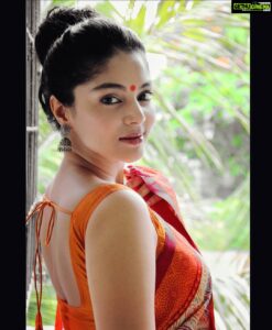 Sanam Shetty Instagram - Be the heroine of your own life 🧡

@drx.photography ✨

#simplify #terrificthursdays #mottamadishoots #shootdiaries🎥 #fashionphotography #sanam #sanamshettyofficial #indianmodels #southindianactress #kollywood #tamilactress #tamilcinema #imdiandrapes #sareelove #madrasfashion