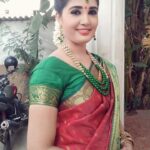 Sandra Amy Instagram - Red banarasi wt green boder, kundan set @meesha0213 😍😍😍😍 lov to be kalpana always #Thalayanaipookal# ❤❤