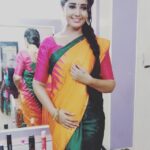 Sandra Amy Instagram - Saree sponser @naasfashionwear 😍😍😍 fav colours mango yellow, leaf green and dark pink😍 with deaigned matchin blouse by ma designer @naasfashionwear Earrings @handsontreasures 😍😍
