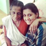 Sarayu Mohan Instagram - She wntz to c me as bride but talks to me lik am 4 :) Ammoomma#lov#