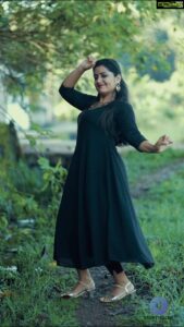 Sarayu Mohan Instagram - Because it's trending!

#Trending reels#pervachaalum#tamilsong

@_story_telle__r
@lepapillonkochi5