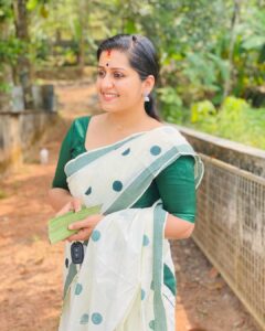 Sarayu Mohan Instagram - ചോറ്റാനിക്കര മകം !

@parinay_collections 🥰