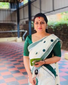 Sarayu Mohan Instagram - ചോറ്റാനിക്കര മകം !

@parinay_collections 🥰