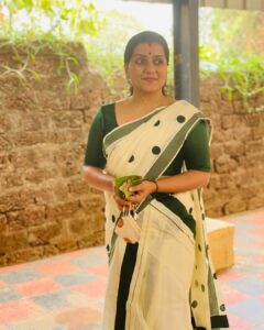 Sarayu Mohan Instagram - ചോറ്റാനിക്കര മകം !

@parinay_collections 🥰