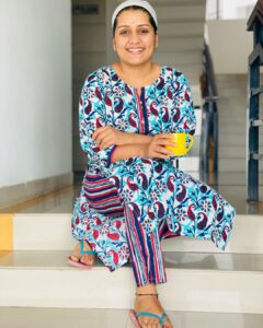Sarayu Mohan Instagram - Gudmrng!
Have a nice day friends!
Wearing this comfortable kurthi pants from @anokhi_traditional 
Thank u dear❤️