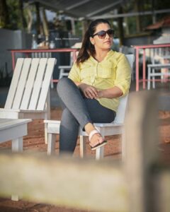 Sarayu Mohan Instagram - We paused all worries♥️
It was a much needed break, especially for @sanalvaassudev
I compelled him like anything for this trip... And end of the day, i could see him more relaxed and much more ready for next phase 😍..
Thank u so much @cliffstories for all the love and great hospitality... Those great ambience,good food, beautiful,silent evenings and sunset will remain close to our heart forever ♥️clicks @aju_bhuvanendran
