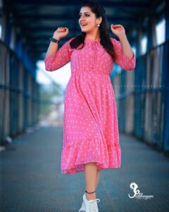 Sarayu Mohan Instagram - എന്നെക്കാൾ സന്തോഷം ഉള്ള ഉടുപ്പ് 😍
Thank u so much @lepapillonkochi5 boutique for this adipoli dress.
@jishhmayam thanku for suitable make up 
@nithin_dartz :letz click more😍