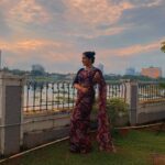 Sarayu Mohan Instagram - മനപൂർവ്വം മാറ്റി വെച്ച സാരീസ്നേഹം ഈയിടെയായി തിരിച്ചൊരു വരവ് വരുന്നുണ്ടെന്നാണ് തോന്നുന്നത്.... @chakitha_designs saree @nakshatra__online_by_riya_mary these are beautiful ❤️ @sanalvaassudev click Heera Waters