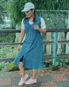 Sarayu Mohan Instagram - When in doubt wear denim!
#denim#casual clicks#