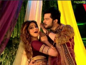 Shamita Shetty Instagram - Jab #ShaRa hua Reunite 😍❤️

Can we please take a moment and appreciate how mesmerising our queen #ShamitaShetty look’s in the dance sequence ❤️🧿

Also Wasn’t this the moment we all were eagerly waiting for ?🤩 @raqeshbapat ❤️

#ShamitaShetty #RaqeshBapat #biggboss15 #Biggboss #Reunion #SamiSami #TeamSS