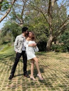 Shamita Shetty Instagram - Well…. In time… my Valentine❤️ @raqeshbapat .. you are my favourite feeling ❤️
Happy Valentine’s Day to my insta family ❤️ 
.

.

#love #valentineday #happy #shara #cute
