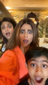 Shamita Shetty Instagram - Our reaction when guests come over unexpectedly on Sunday 😱🤯 

#MunkiTunki #sunday #familytime #sistersister #weekendvibes #reels #reelitfeelit #famjam