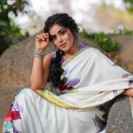 Shamna Kasim Instagram - Smile Breathe and go slowly……. Saree: @bhargavikunam Makeup & hair: @emraanartistry Pics: @v_capturesphotography Earrings: @petalsbyswathi #comedystars #maatv #lovemyjob #lovemyself ❤️