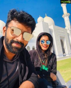 Shanthanu Bhagyaraj Instagram - This #eid , stay home with your loved ones and celebrate 💛
நமது இஸ்லாம் நண்பர்கள், சகோதர சகோதரிகளுக்கு
எமது ஈகை பெருநாள்
நல்வாழ்த்துக்கள் #eidmubarak 
Wishing all my dear friends, brothers and sisters #eidulfitr 
#StayHome #StaySafe #StayHealthy #DOUBLEMASKUP
#Throwback #Dubai