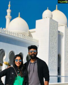 Shanthanu Bhagyaraj Instagram - This #eid , stay home with your loved ones and celebrate 💛
நமது இஸ்லாம் நண்பர்கள், சகோதர சகோதரிகளுக்கு
எமது ஈகை பெருநாள்
நல்வாழ்த்துக்கள் #eidmubarak 
Wishing all my dear friends, brothers and sisters #eidulfitr 
#StayHome #StaySafe #StayHealthy #DOUBLEMASKUP
#Throwback #Dubai
