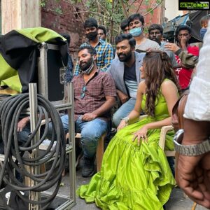 Shanthanu Bhagyaraj Instagram - #EdhoSolla making 😍💖
Thank you makkale for the 3.5million and more 🎉💪🏻
#murungakkaichips 
@athulyaofficial @dop_ramesh @shobi_master @lalithashobi @narmadhaveni @ravindarchandrasekaran @libraproductions123 @sonymusic_south @rachelstylesmith