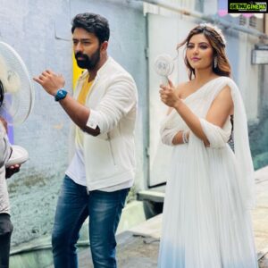 Shanthanu Bhagyaraj Instagram - #EdhoSolla making 😍💖
Thank you makkale for the 3.5million and more 🎉💪🏻
#murungakkaichips 
@athulyaofficial @dop_ramesh @shobi_master @lalithashobi @narmadhaveni @ravindarchandrasekaran @libraproductions123 @sonymusic_south @rachelstylesmith