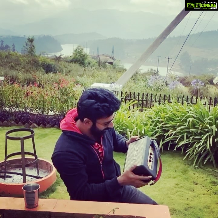 Shanthanu Bhagyaraj Instagram - Throwback to Vacation Days💛 Ooty, Tamil ...