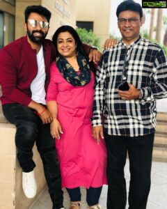 Shanthanu Bhagyaraj Instagram - ‪Your 36 yrs of togetherness in good and bad times gives me so much of belief in love and faith in marriage 😊 You are parents that every kid would hope to have 😍‬ ‪God bless u both 🤗 ‬ ‪Love u loads😘‬ ‪#Happy36KBRPBR ‬ @poornimabhagyaraj #KBhagyaraj