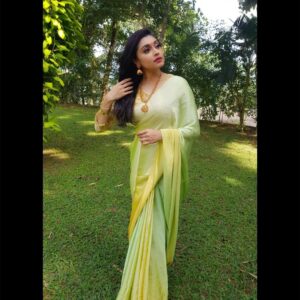 Sija Rose Instagram - Merging with the green around me!
.
When my lulu @lakshmi.sruthi  styles and clicks pics of me
🥰
.
#saree #sareedraping #greenwitch #toomuchgreen #indianattire
