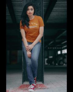 Sija Rose Instagram - So my tshirt says
.
'Style is a way to say something without using words'
.
Ok gotchaaa!
.
📷 @_perfectly_numb_ 
.
#casualstyle #ootd #mustardyellow #redride #canvas #justanothercasualday