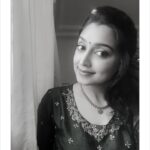 Sija Rose Instagram - Wrapping the green season . #thatsallfornow #thegreendress #abitcolourless #quiteawierdselfie #josalukkas #inauguration #appleofmyeyes #arshiyanainadesignerboutique Theni, India